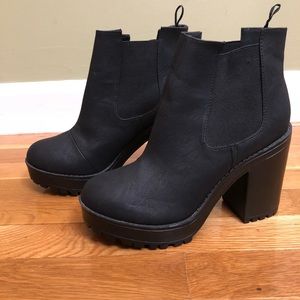 H&M DIVIDED Black Chunky Heel Boots
